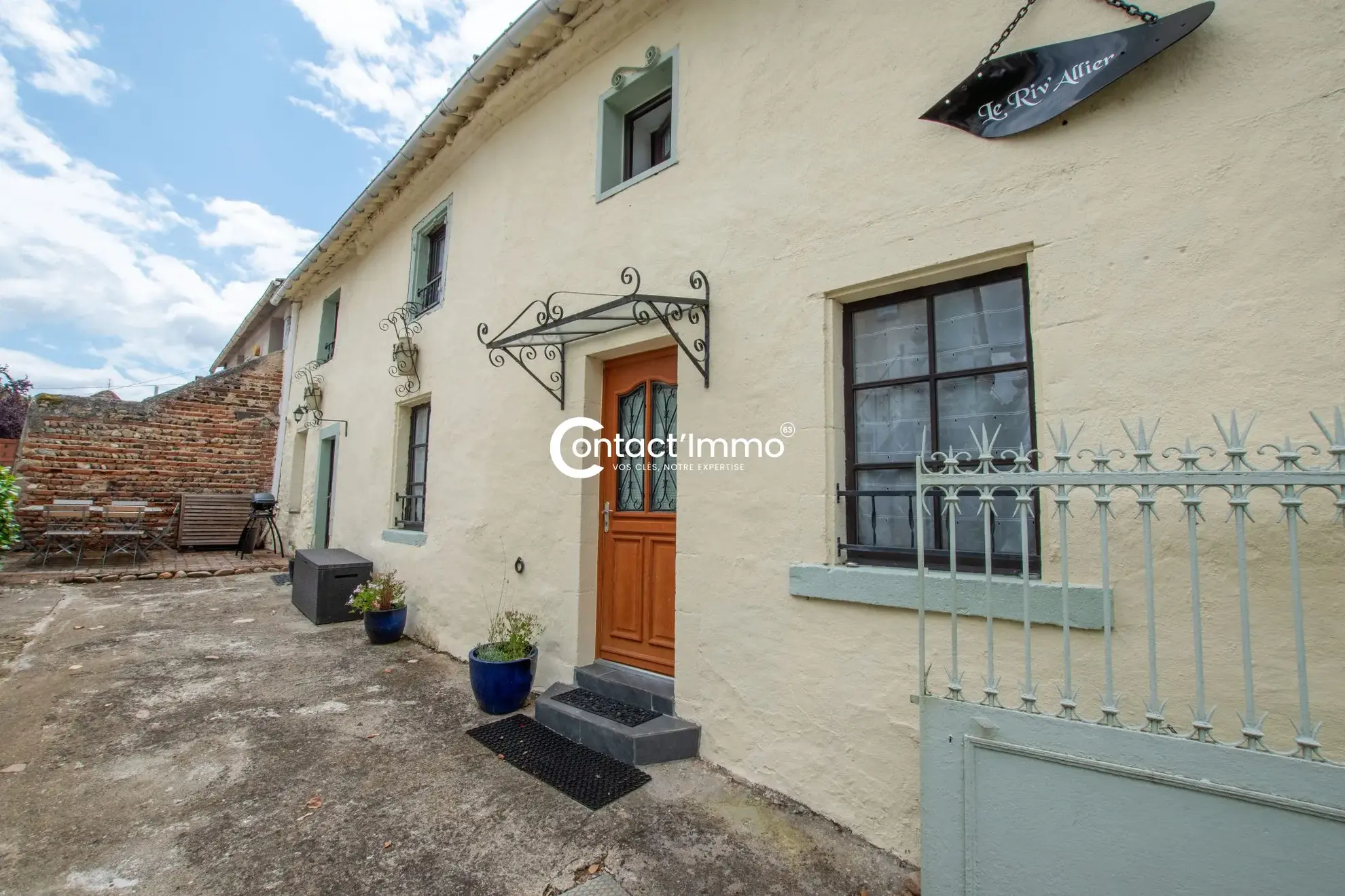 Maison à Jozé avec 3 chambres, cour fermée et potentiel Gîte 