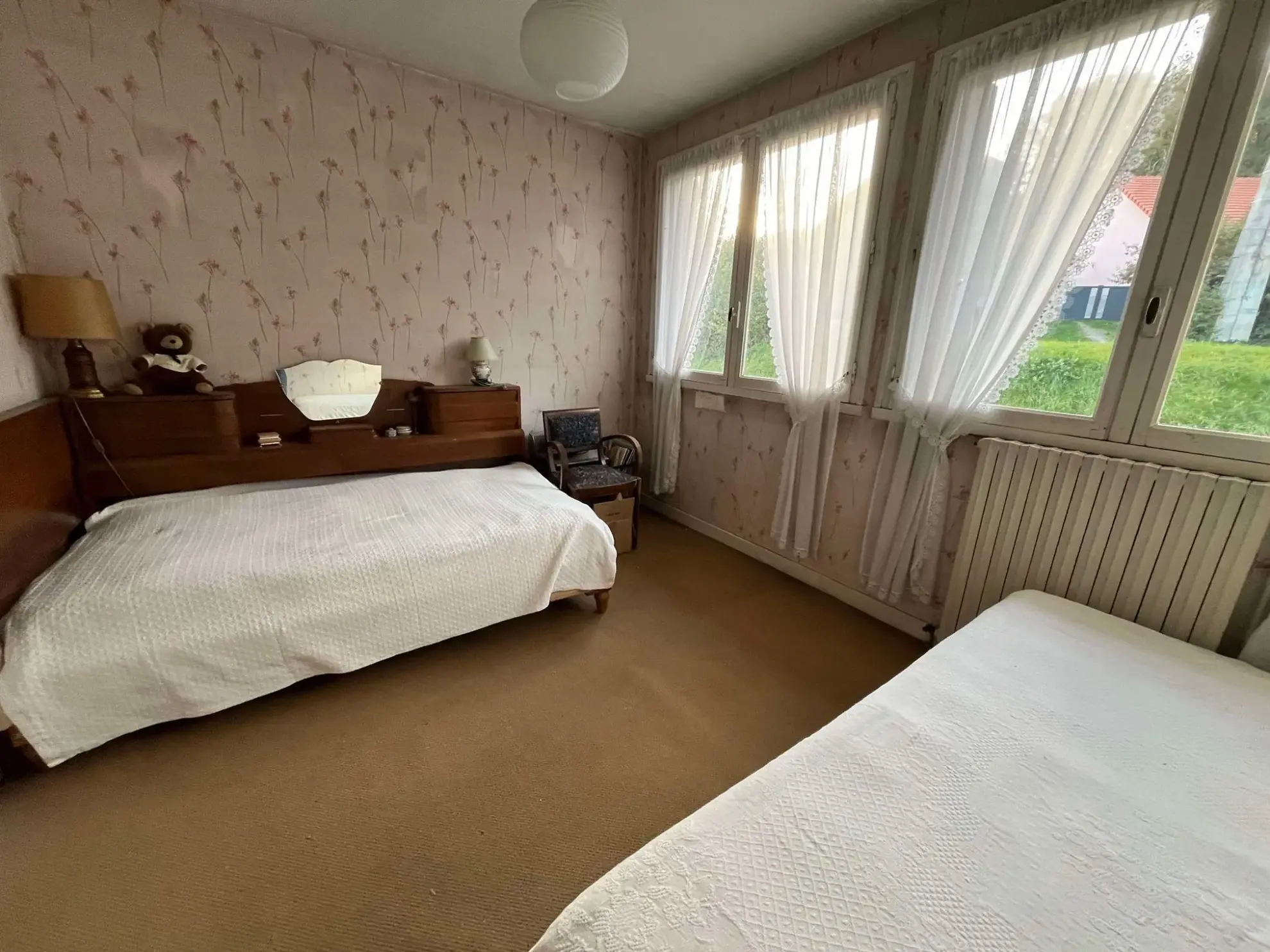 Chambre 2 Maison à rénover avec grand terrain à Ydes, 4 chambres, potentiel élevé 