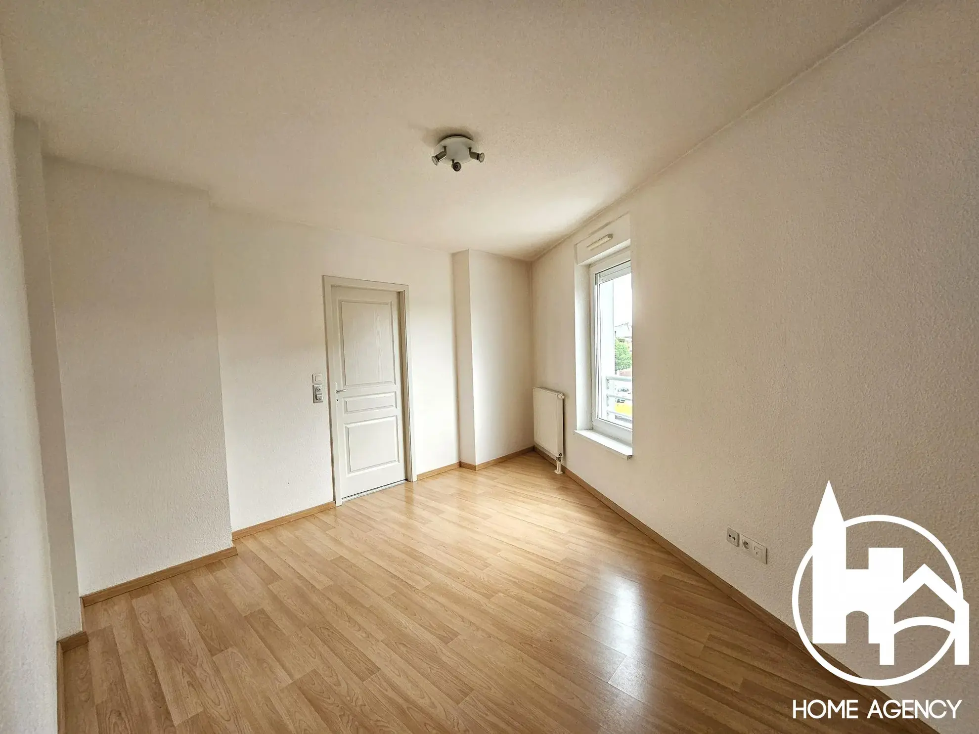Appartement 2 pièces avec terrasse et stationnement à Strasbourg 