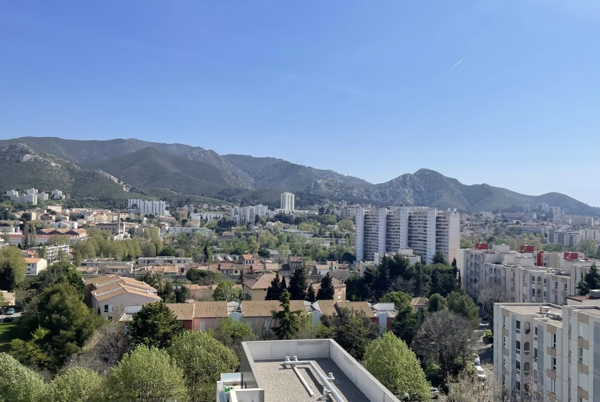 Appartement T4 avec vue mer à Marseille Les Caillols, dernier étage, parking & cave 