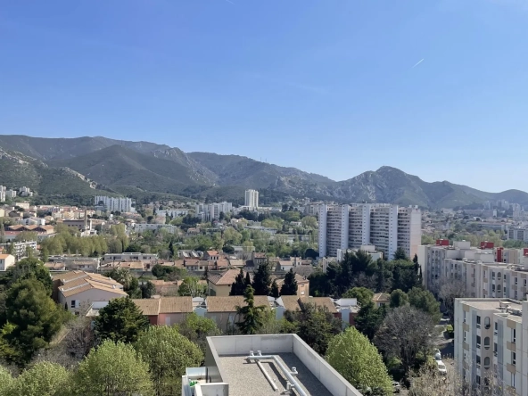 Appartement T4 avec vue mer à Marseille Les Caillols, dernier étage, parking & cave