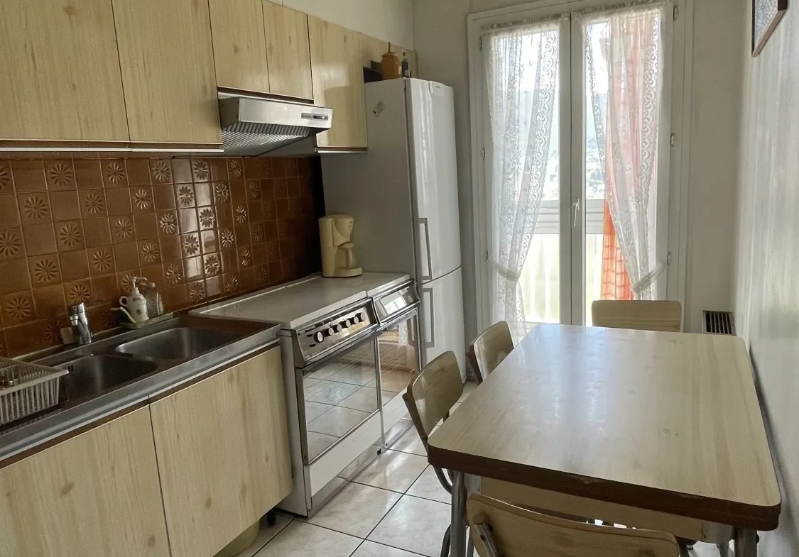 Appartement T4 avec vue mer à Marseille Les Caillols, dernier étage, parking & cave 