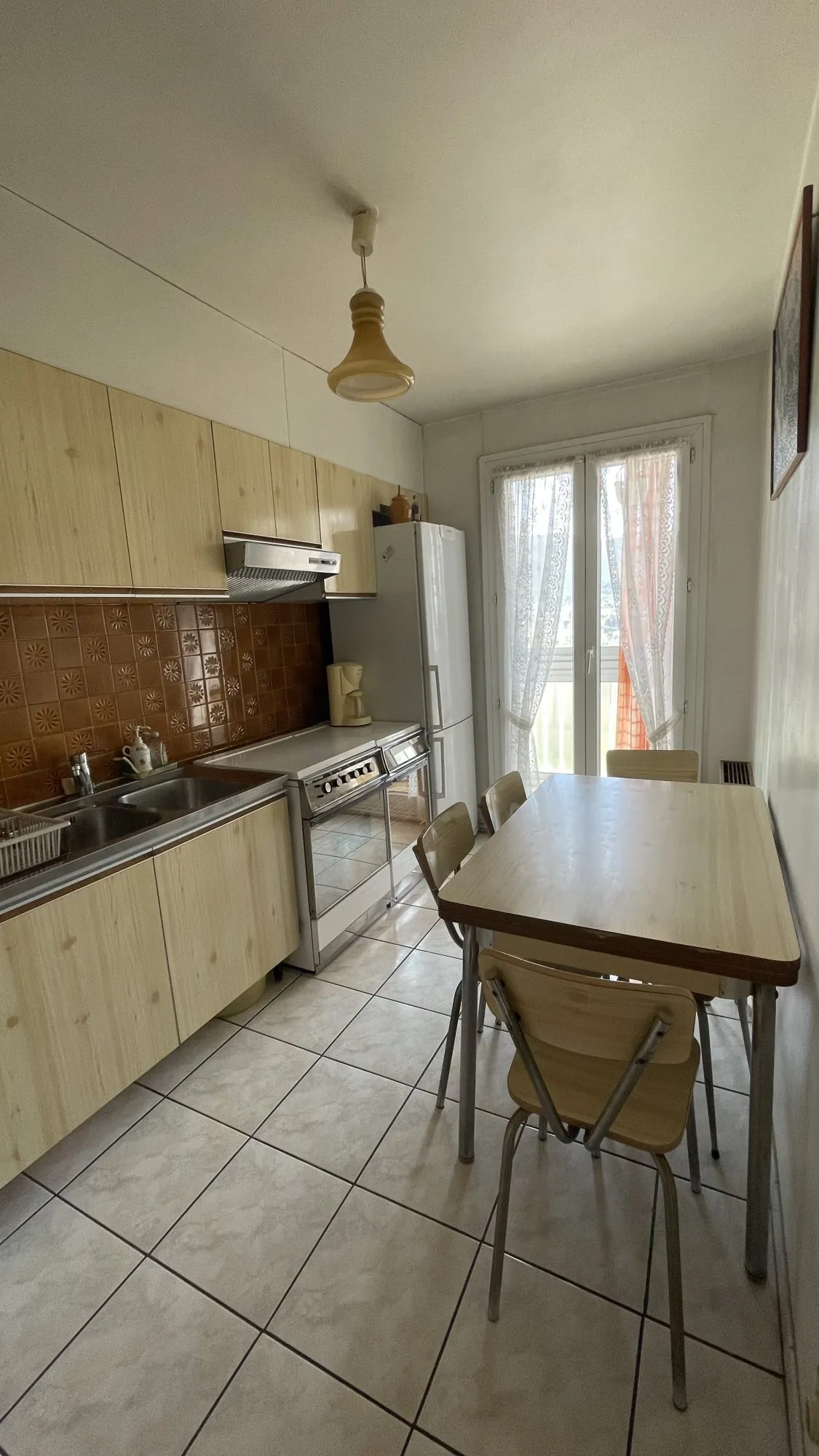 Appartement T4 avec vue mer à Marseille Les Caillols, dernier étage, parking & cave 