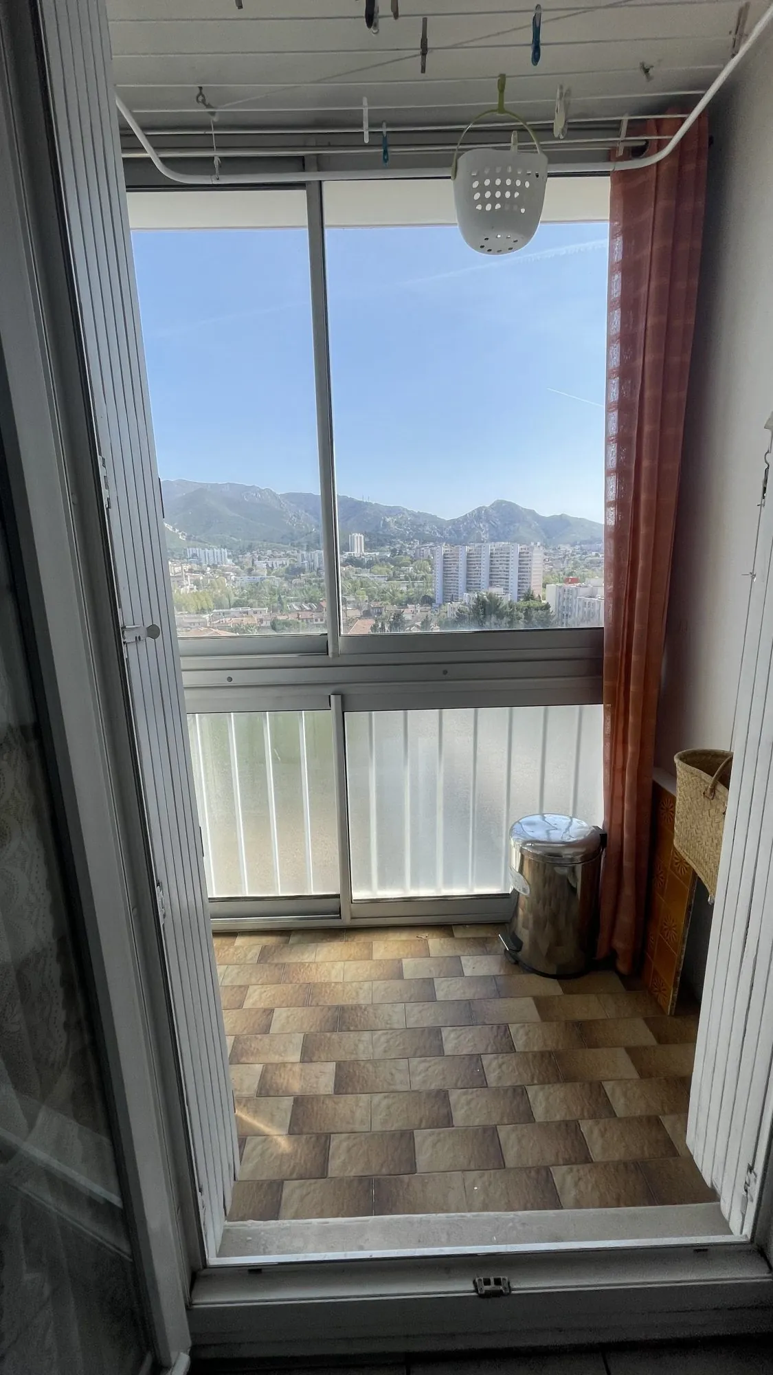 Appartement T4 avec vue mer à Marseille Les Caillols, dernier étage, parking & cave 
