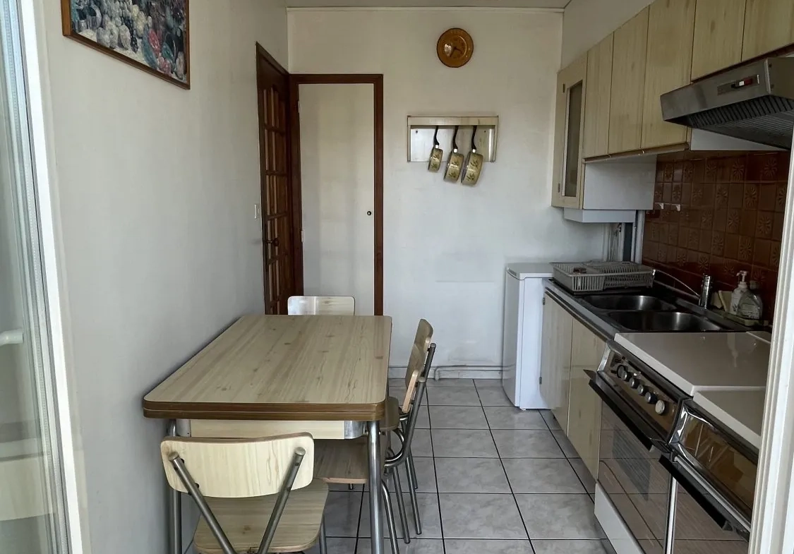 Appartement T4 avec vue mer à Marseille Les Caillols, dernier étage, parking & cave 