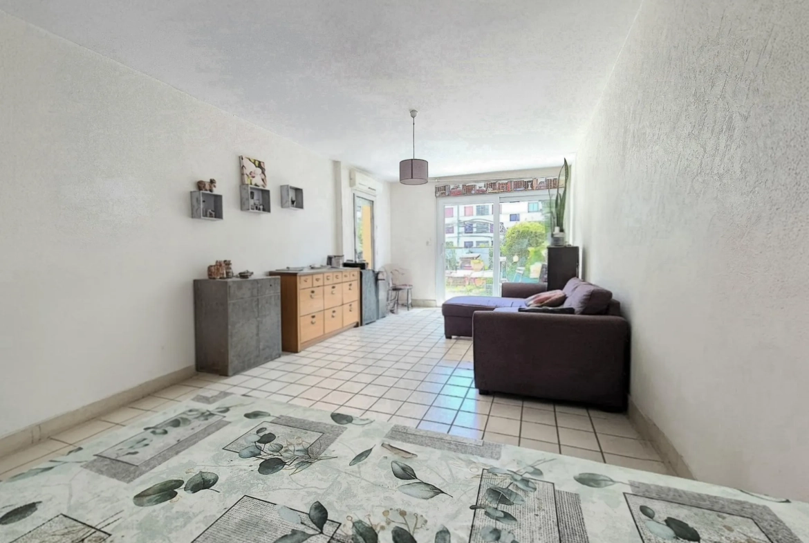 Appartement 3 pièces en rez-de-jardin à Bretigny-sur-Orge avec jardin et parking 