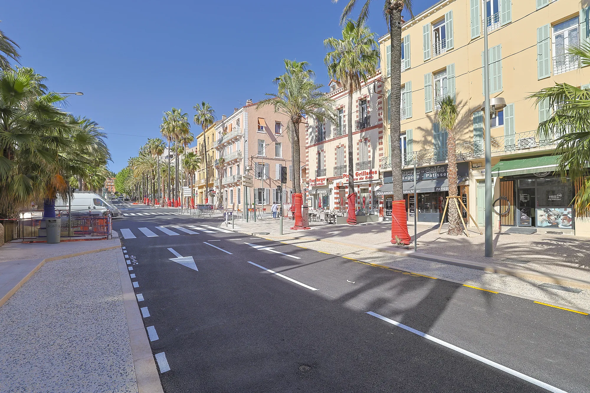 À vendre studio de 33 m² à Hyères, dernier étage, dans le centre-ville, bon état, rentabilité attractive 