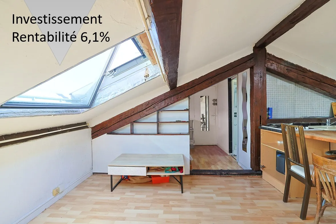 À vendre studio de 33 m² à Hyères, dernier étage, dans le centre-ville, bon état, rentabilité attractive 