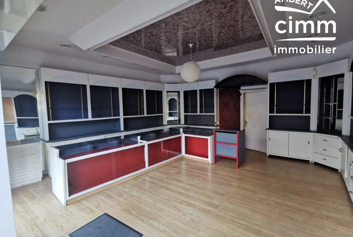 Local commercial à vendre à Ambert – emplacement stratégique et prix compétitif 