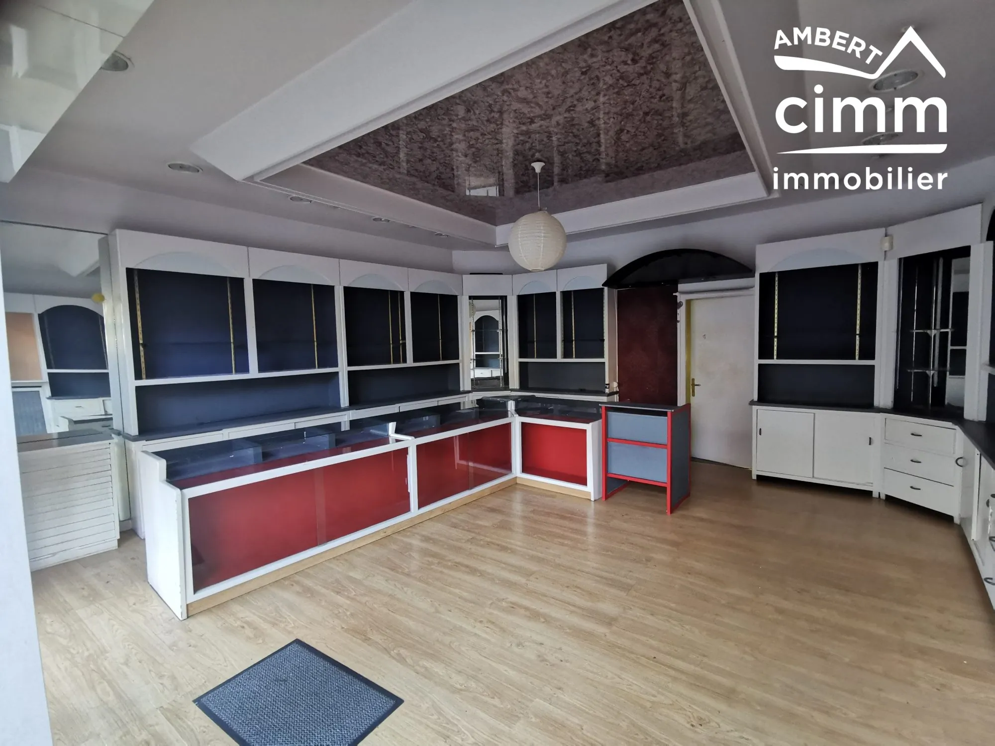 Local commercial à vendre à Ambert – emplacement stratégique et prix compétitif 