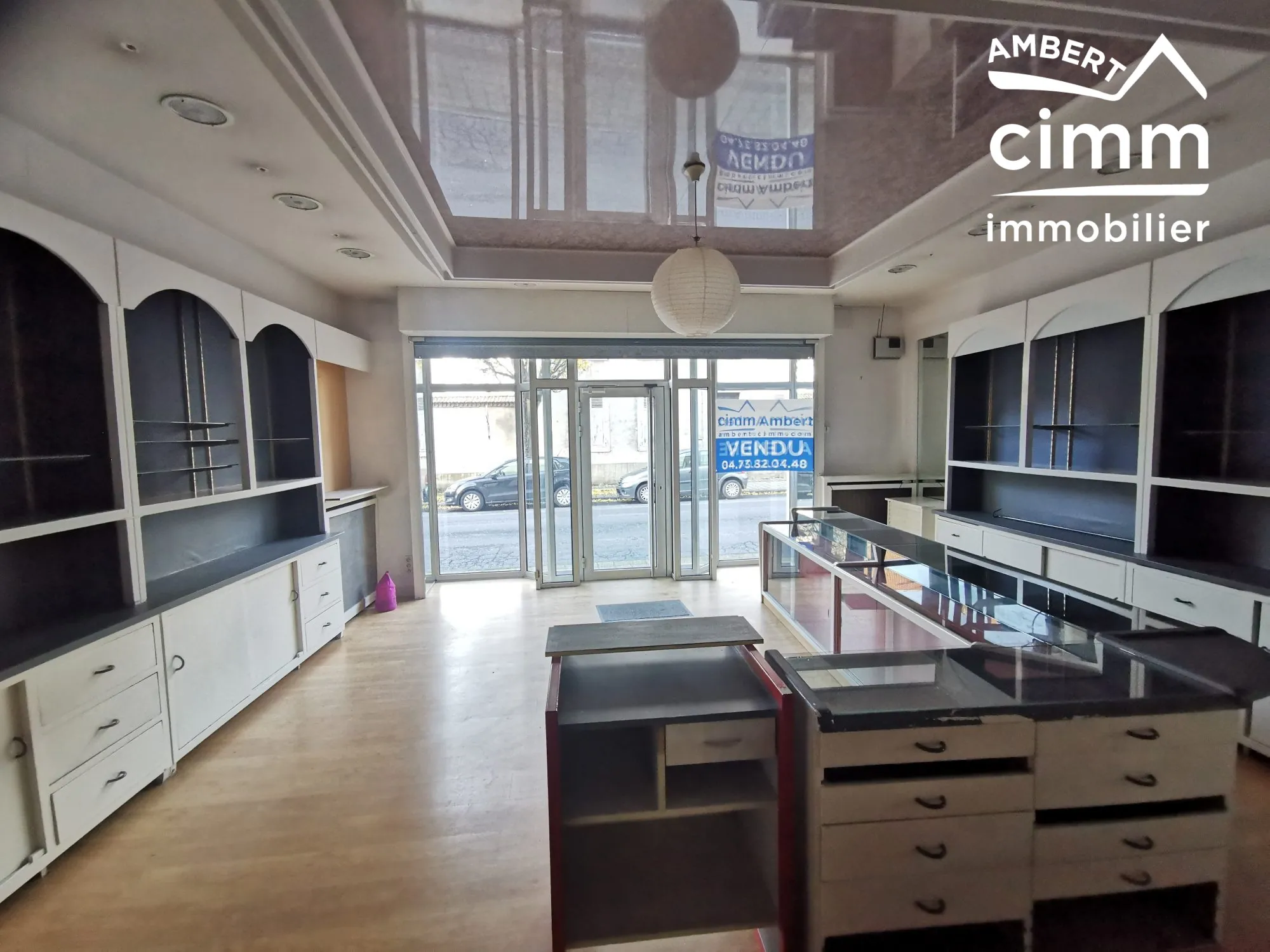 Local commercial à vendre à Ambert – emplacement stratégique et prix compétitif 