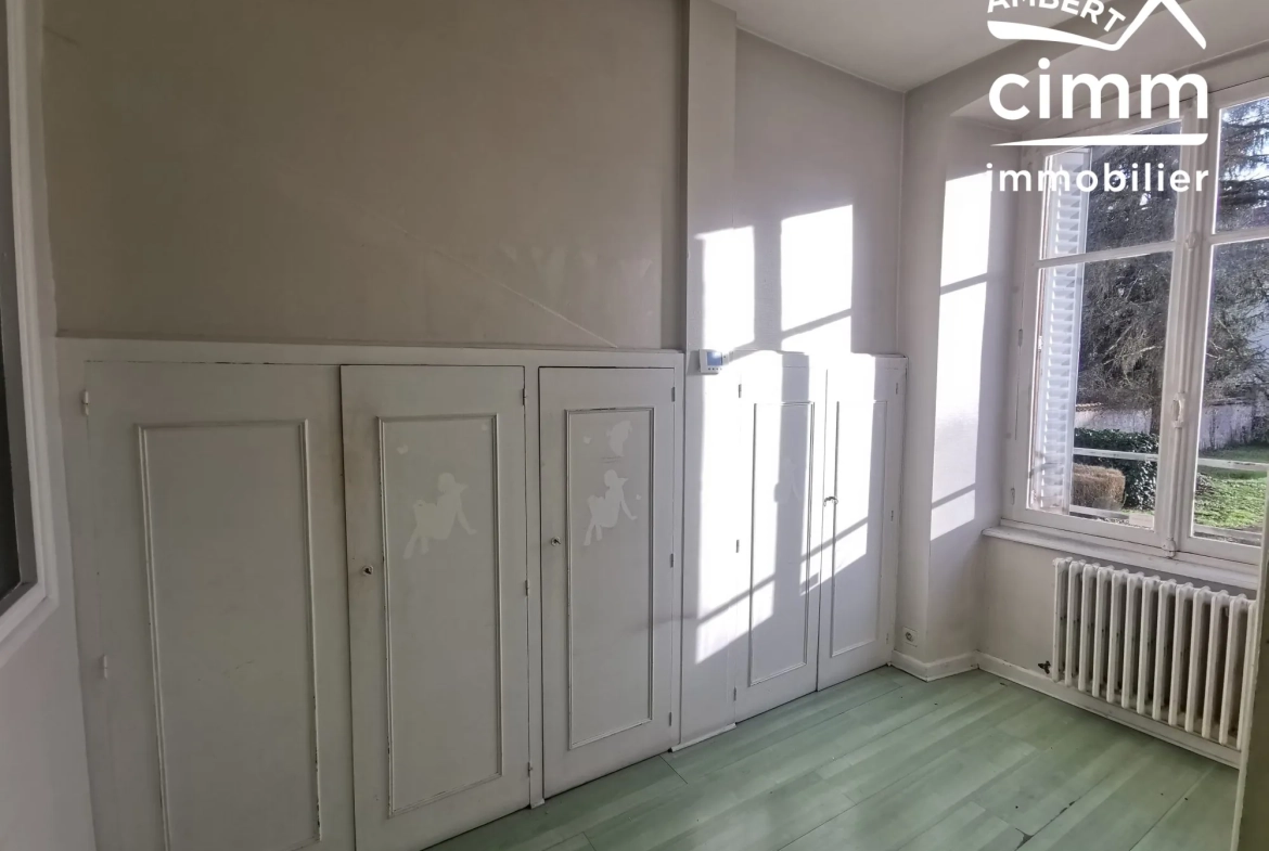 Local commercial à vendre à Ambert – emplacement stratégique et prix compétitif 