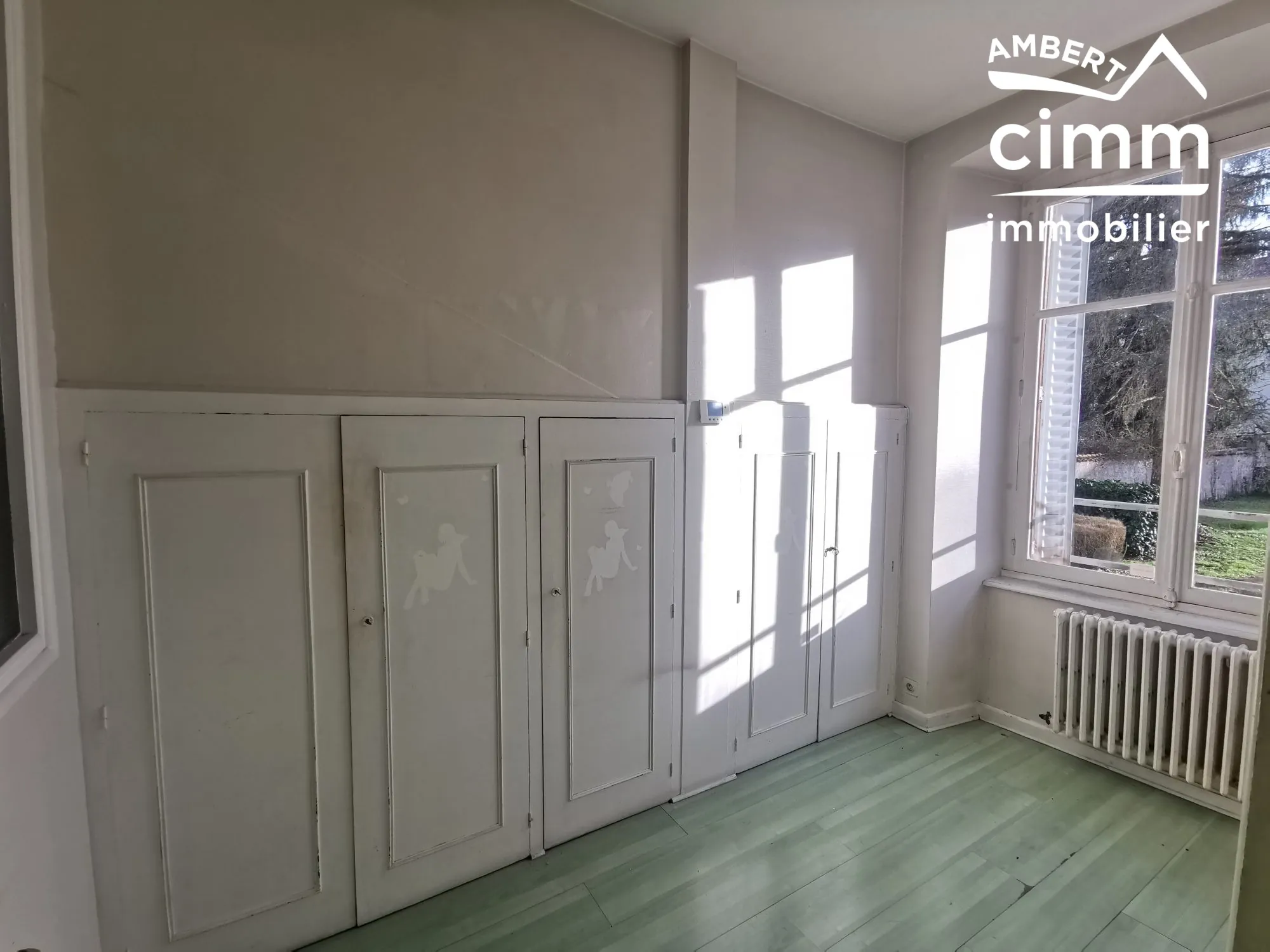 Local commercial à vendre à Ambert – emplacement stratégique et prix compétitif 