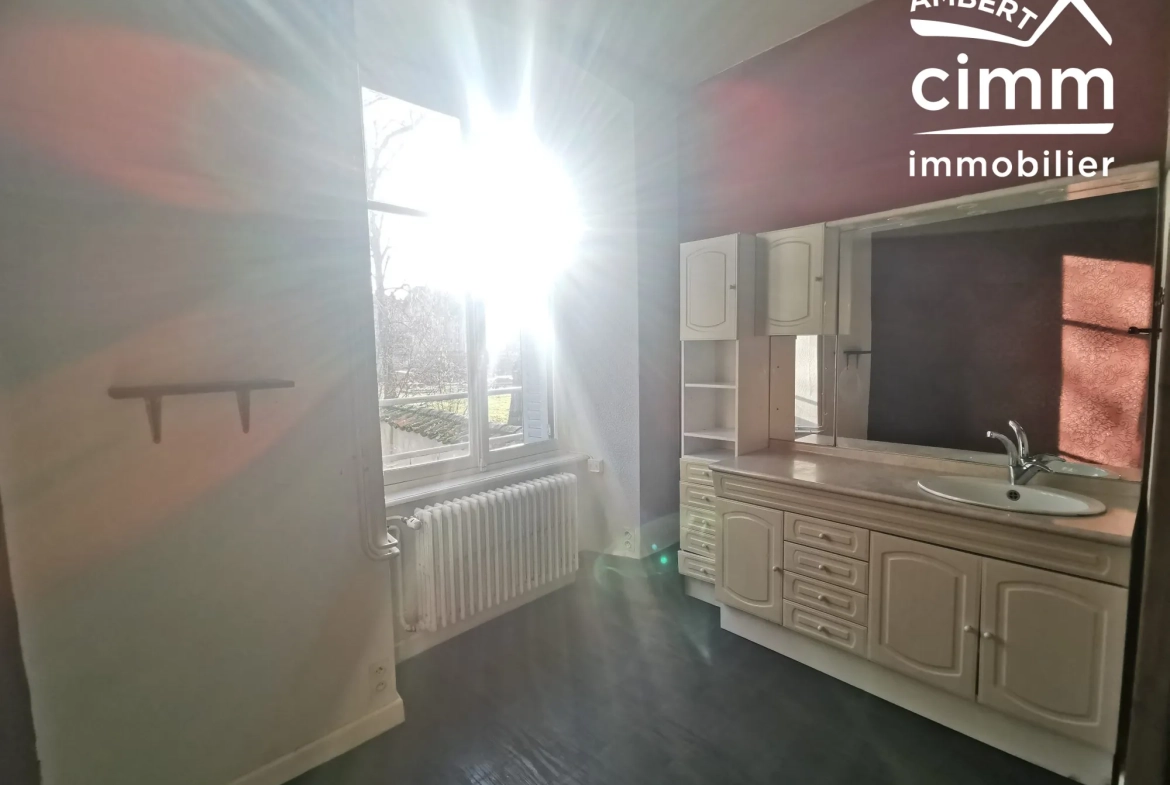 Local commercial à vendre à Ambert – emplacement stratégique et prix compétitif 