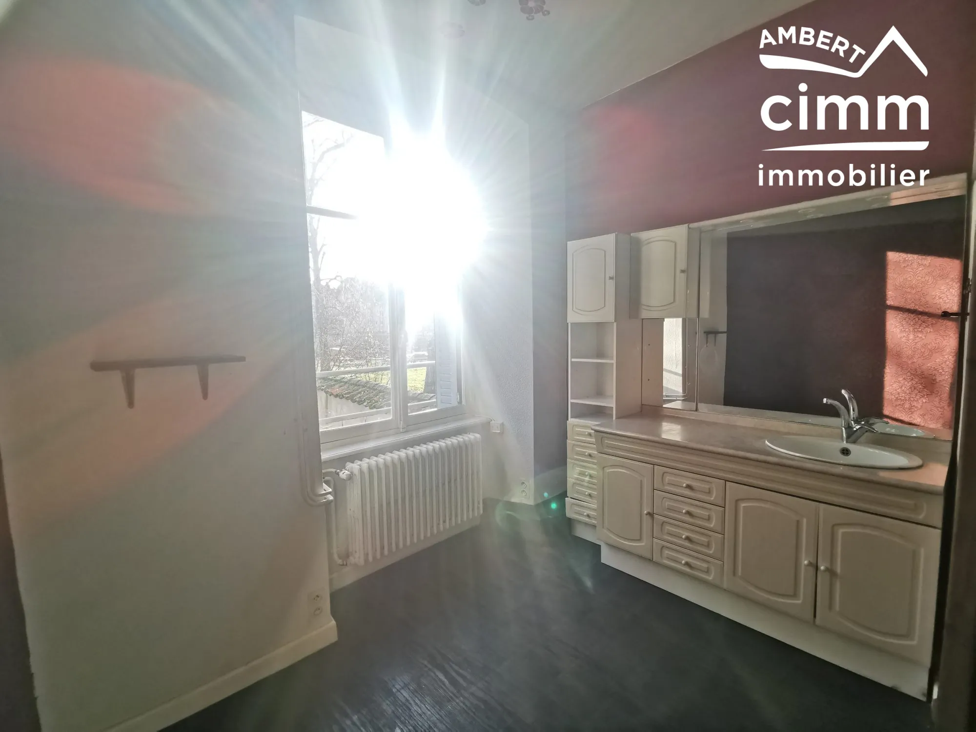 Local commercial à vendre à Ambert – emplacement stratégique et prix compétitif 