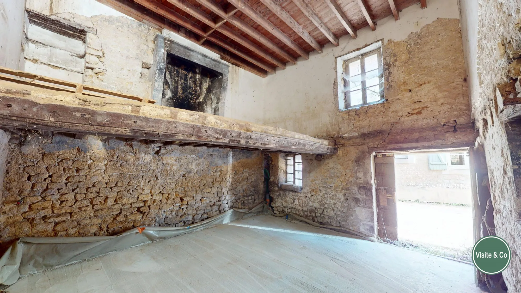 Maison en pierres à rénover à Ussy - Opportunité d'investissement ou résidence principale 
