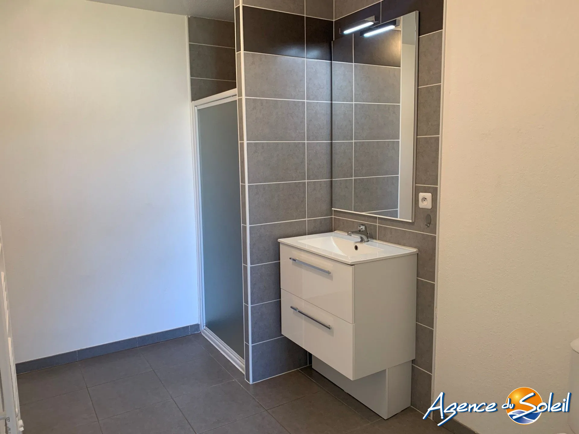 Investissement locatif à Saint-Cyprien : T2 avec parking et terrasse de 36 m² 