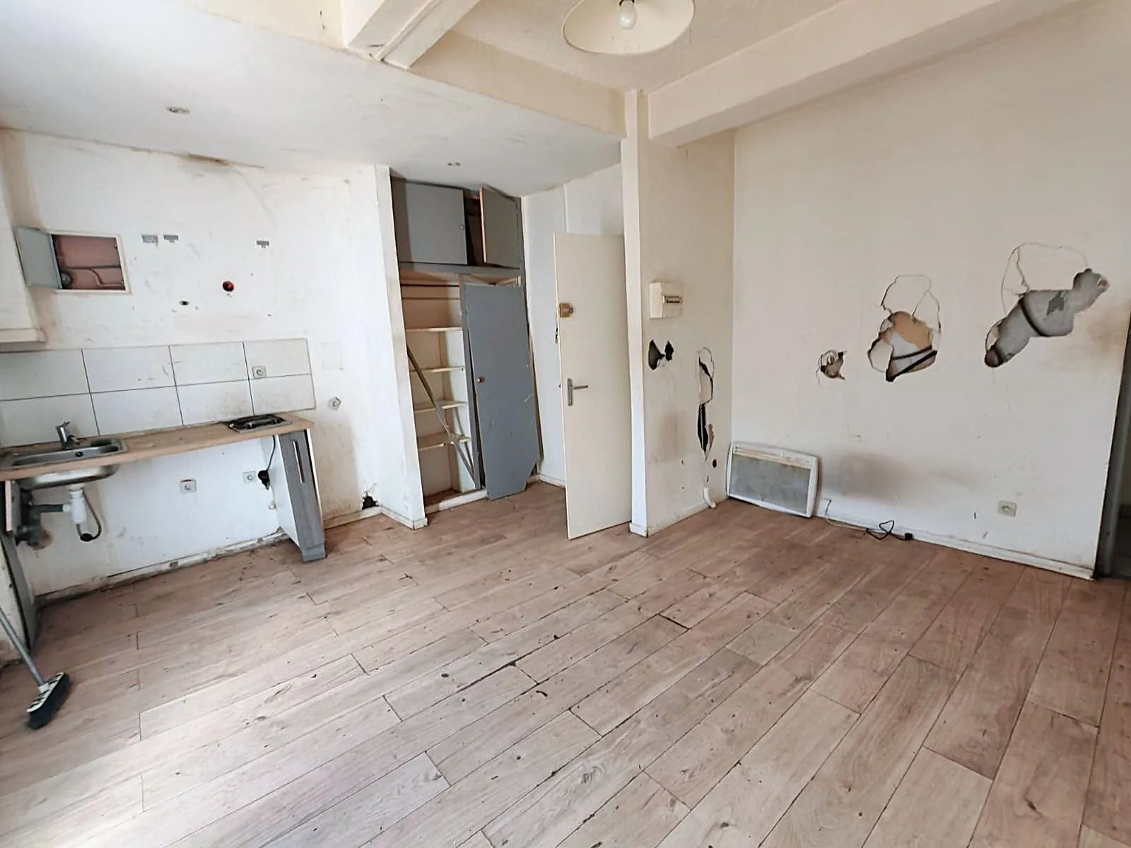Immeuble de rapport avec 4 studios à Béziers, idéal pour investissement patrimonial 