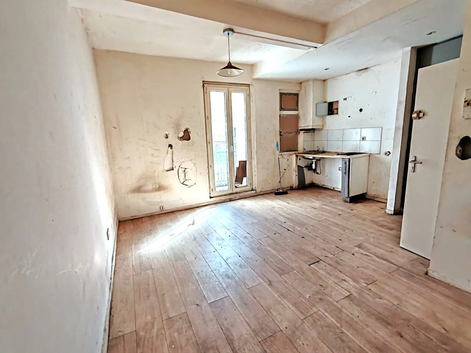 Immeuble de rapport avec 4 studios à Béziers, idéal pour investissement patrimonial 