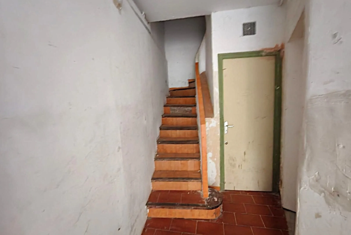 Immeuble de rapport avec 4 studios à Béziers, idéal pour investissement patrimonial 