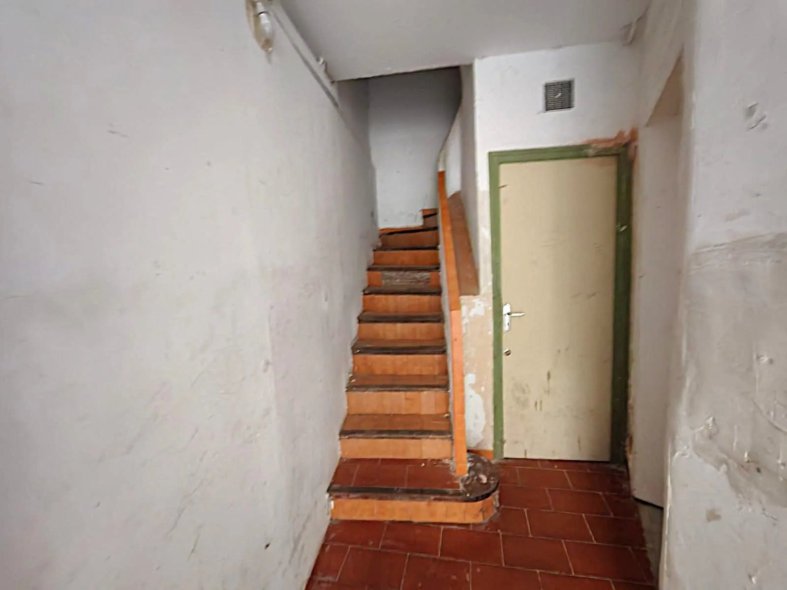 Immeuble de rapport avec 4 studios à Béziers, idéal pour investissement patrimonial 
