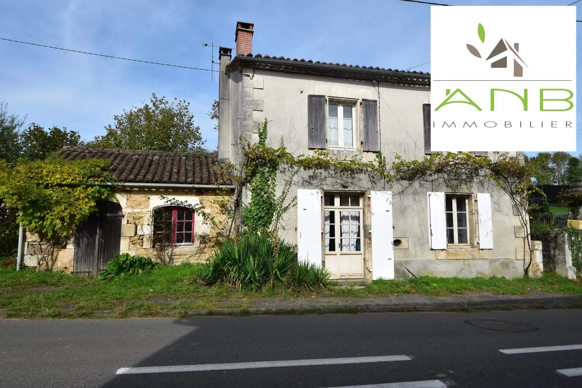 Maison à rénover à Ecuras, 4 pièces, 2 chambres, potentiel élevé 