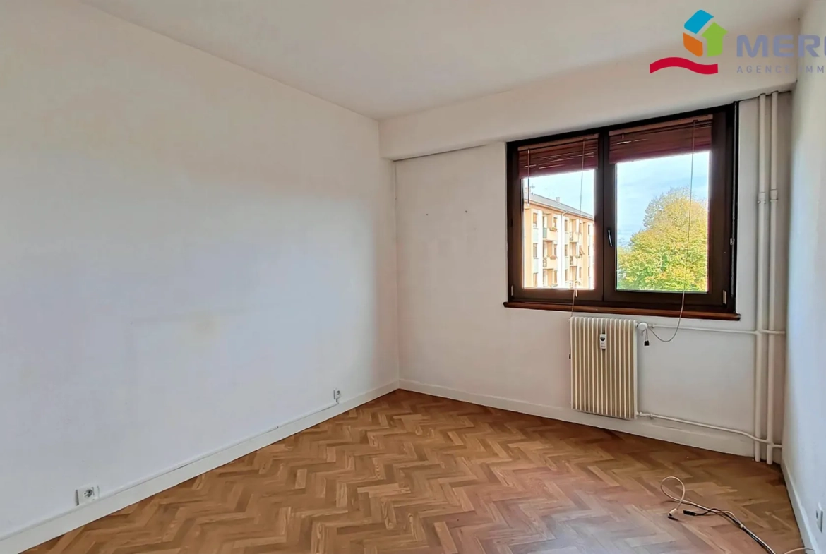 Chambre 3 Appartement à rénover de 95 m² à Ostwald – Opportunité à saisir 