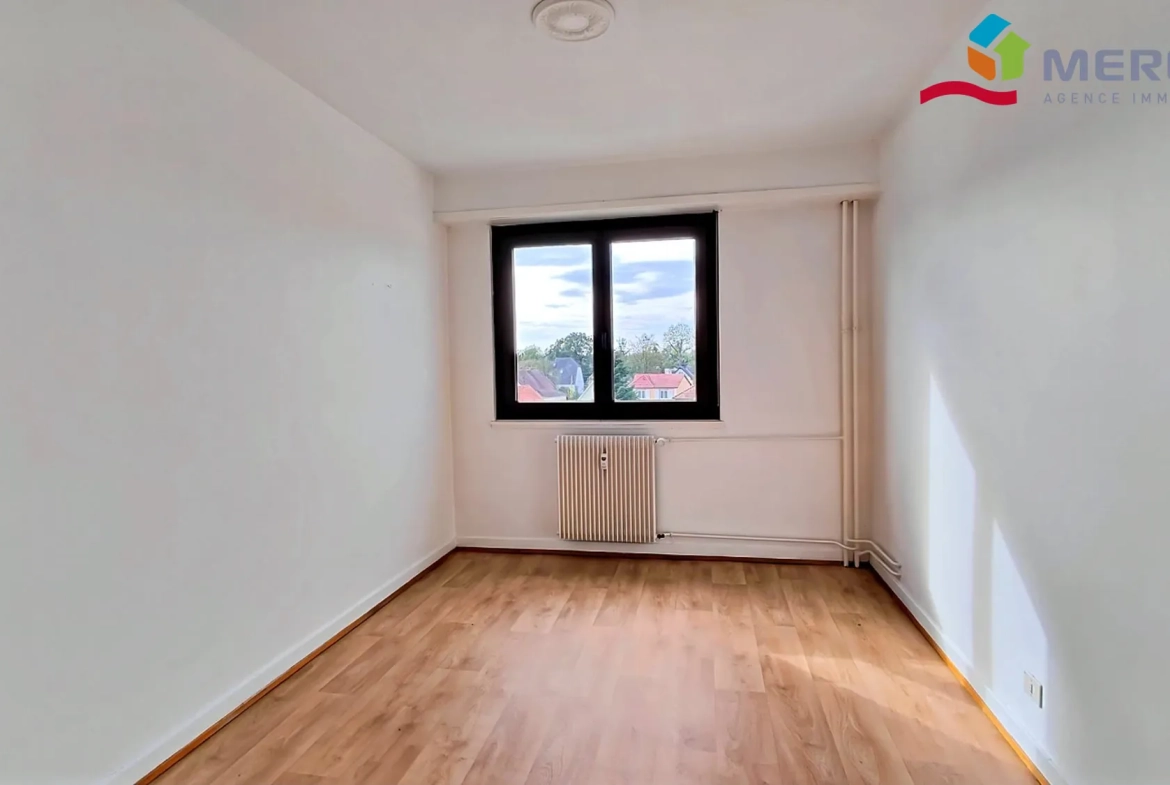 Chambre 1 Appartement à rénover de 95 m² à Ostwald – Opportunité à saisir 