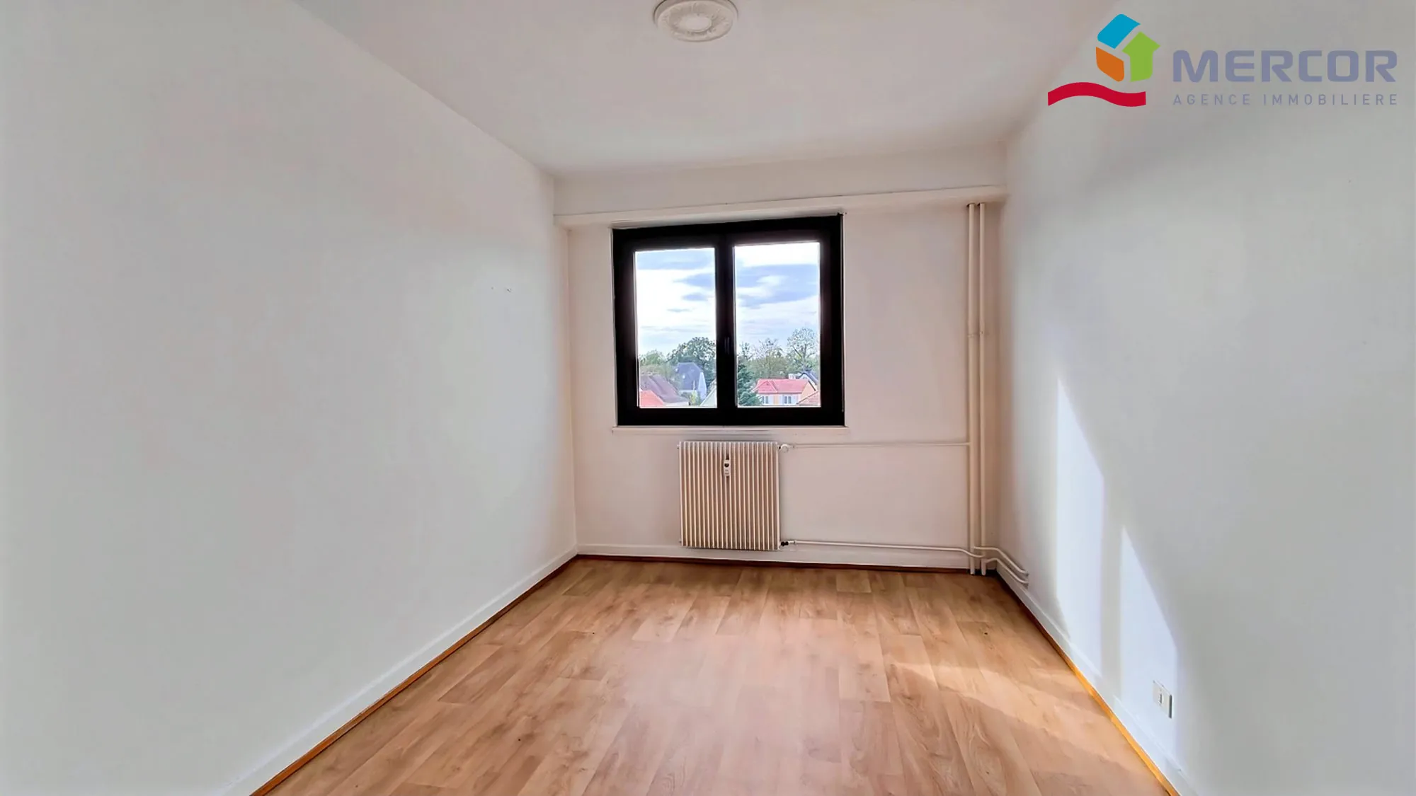 Chambre 1 Appartement à rénover de 95 m² à Ostwald – Opportunité à saisir 