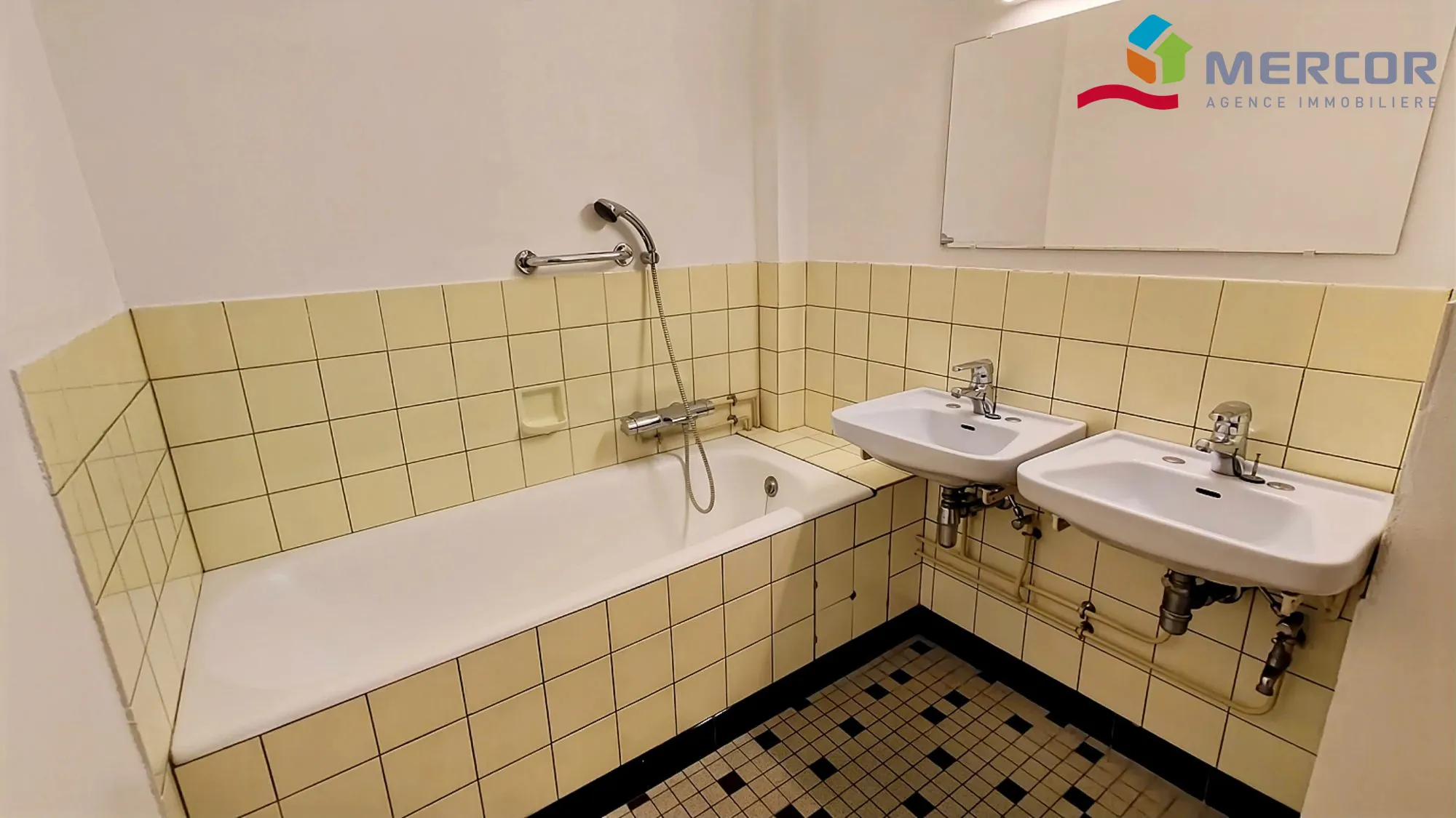Salle de bain Appartement à rénover de 95 m² à Ostwald – Opportunité à saisir 