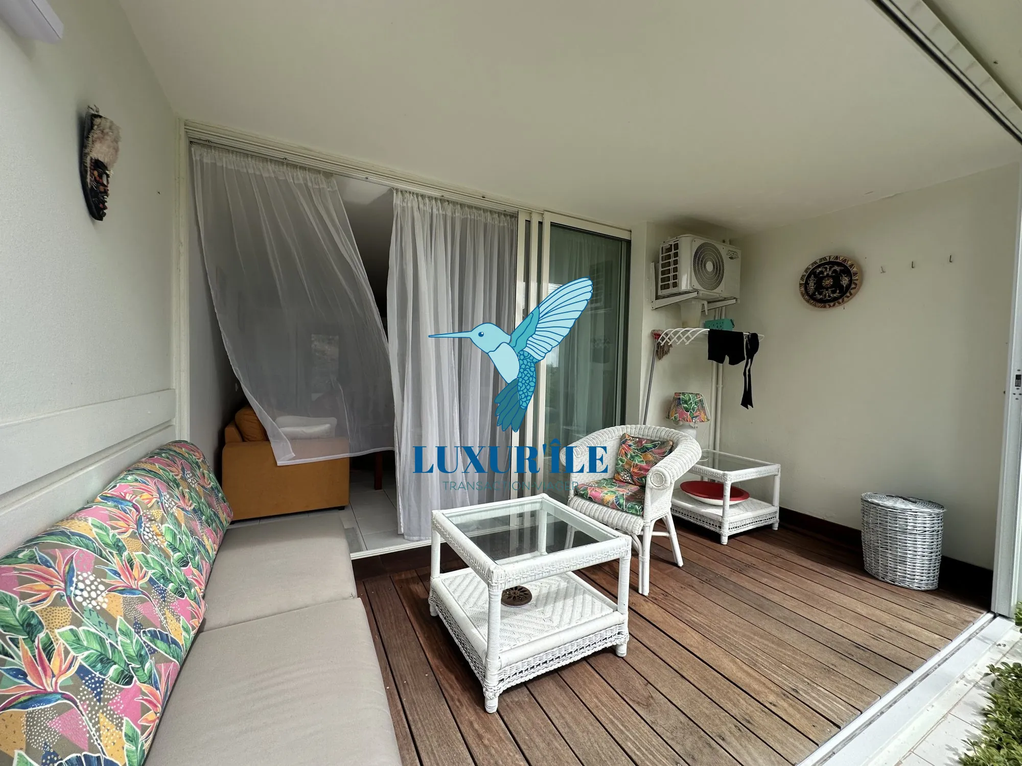 Grand studio en rez-de-jardin avec piscine à Saint-Martin, proche plage de la Baie Orientale 