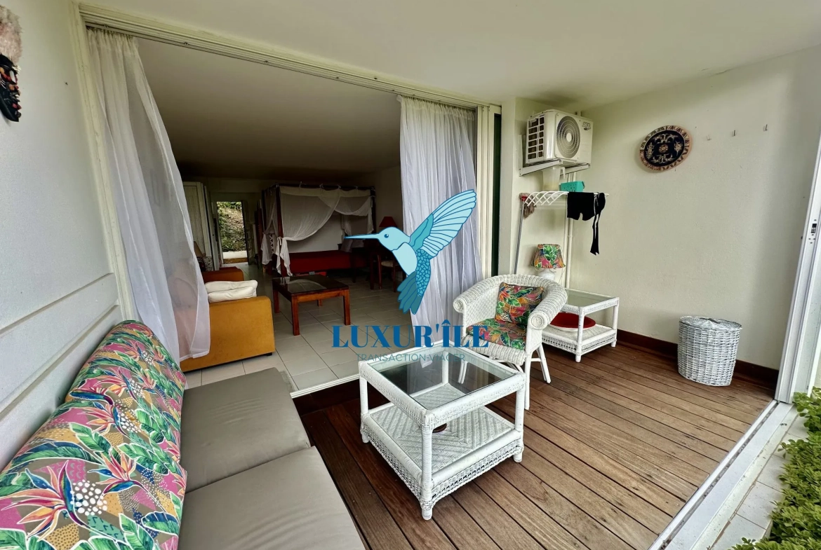 Grand studio en rez-de-jardin avec piscine à Saint-Martin, proche plage de la Baie Orientale 