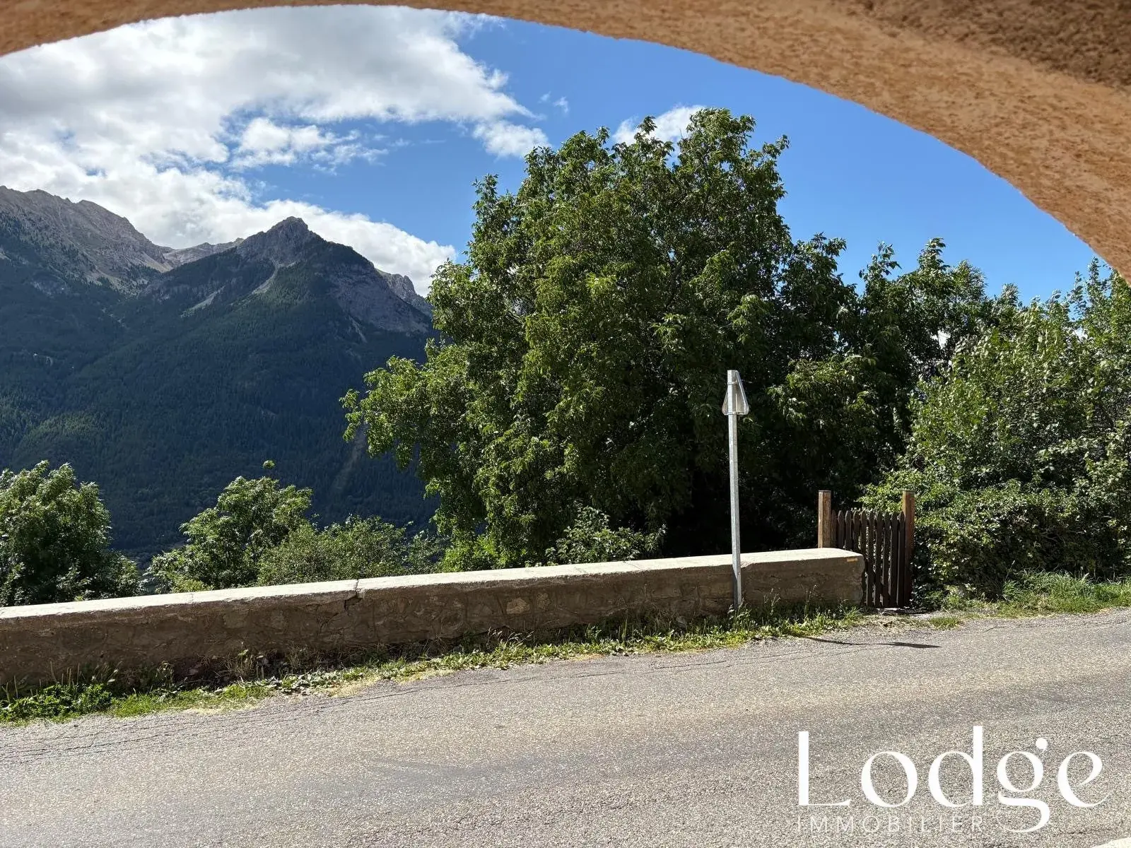Vente Appartement Type 2 à Puy Saint André avec Jardin Privé 