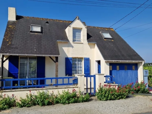 Maison à rénover avec terrasse et garage proche de la chapelle de la Joie à Penmarch