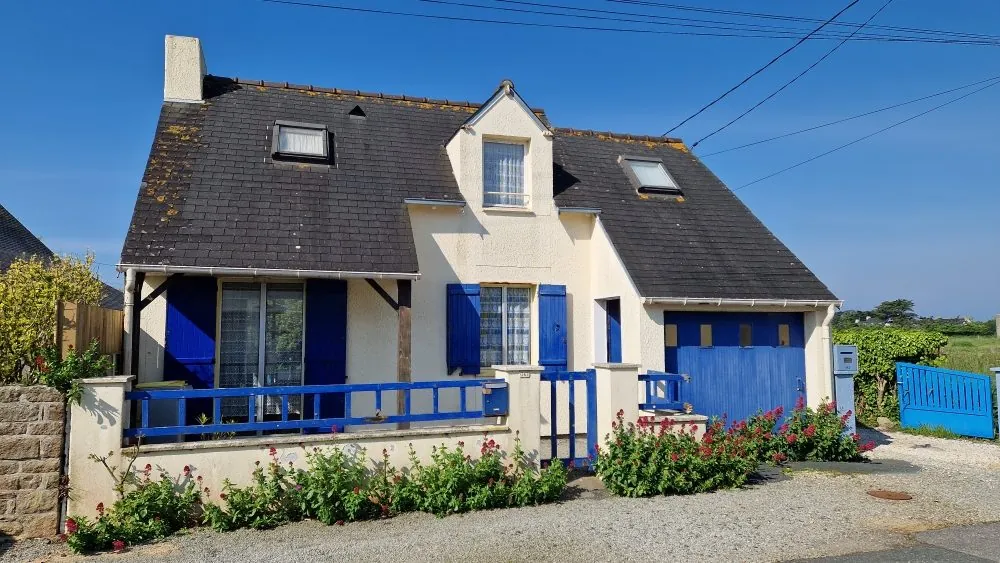 Maison à rénover avec terrasse et garage proche de la chapelle de la Joie à Penmarch 