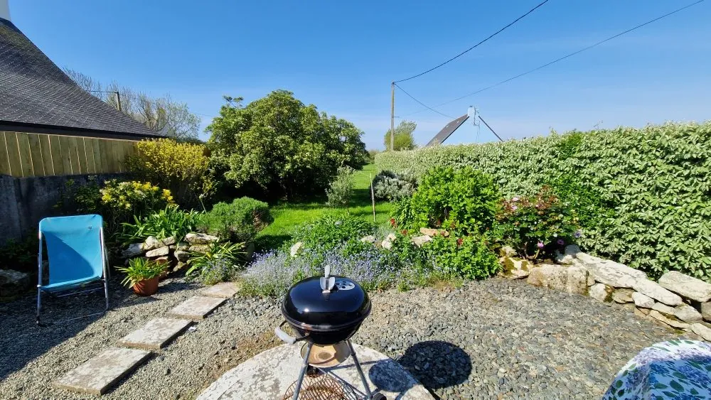 Maison à rénover avec terrasse et garage proche de la chapelle de la Joie à Penmarch 