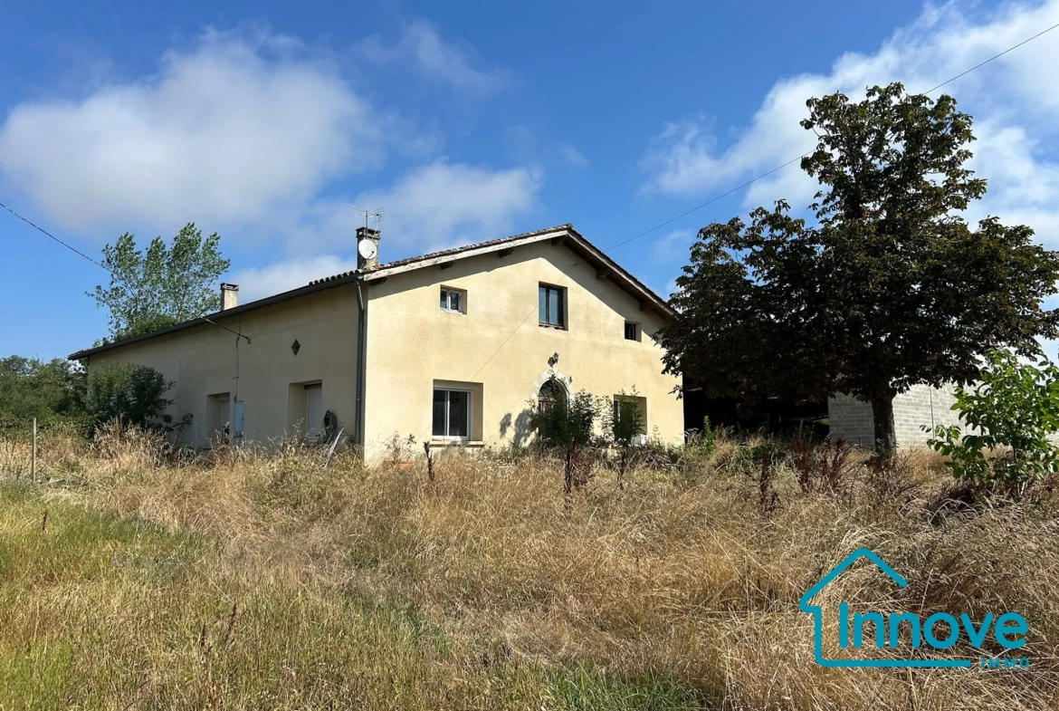 Maison à rénover de 166 m² dans un environnement calme près de Lavit 