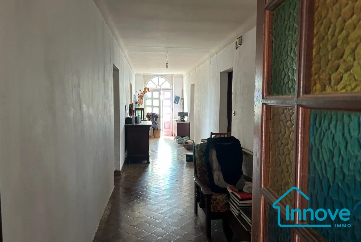 Maison à rénover de 166 m² dans un environnement calme près de Lavit 
