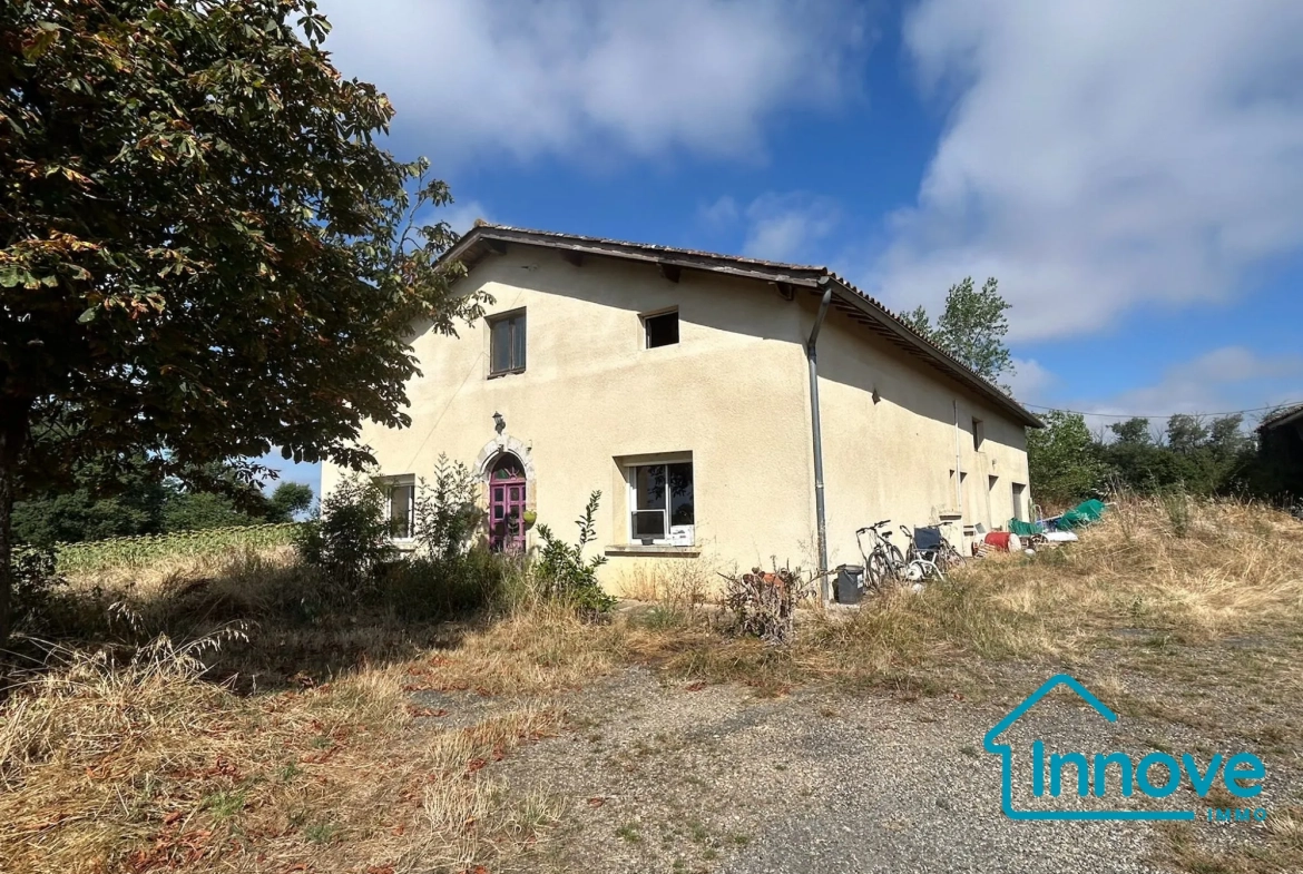 Maison à rénover de 166 m² dans un environnement calme près de Lavit 