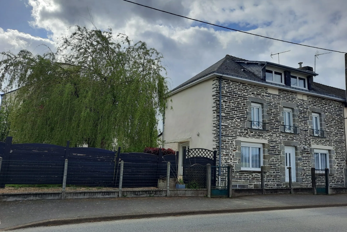 Maison traditionnelle rénovée à Loyat de 173 m² avec garage et terrain clos 