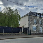 Maison traditionnelle rénovée à Loyat de 173 m² avec garage et terrain clos