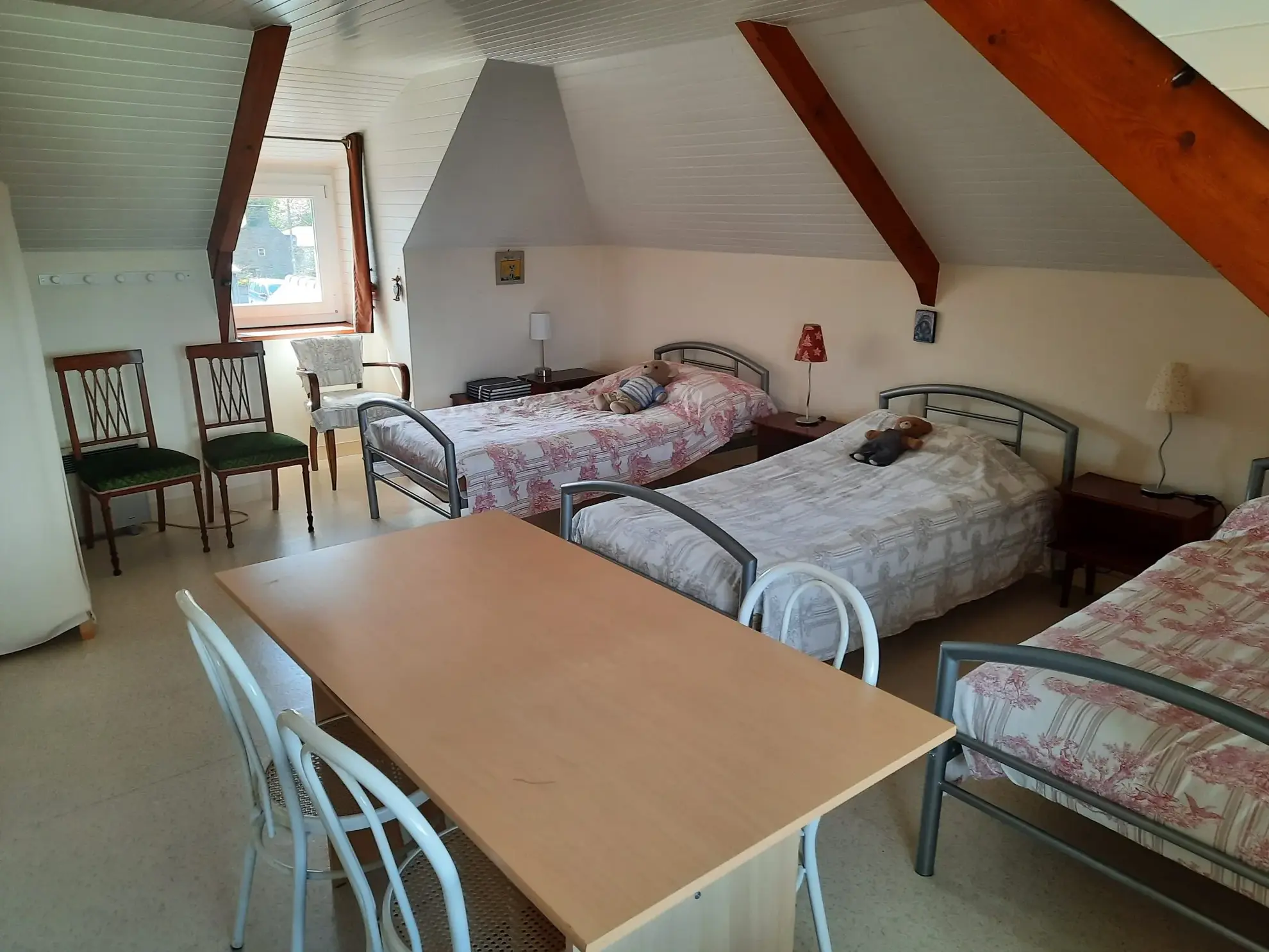 Maison traditionnelle rénovée à Loyat de 173 m² avec garage et terrain clos 