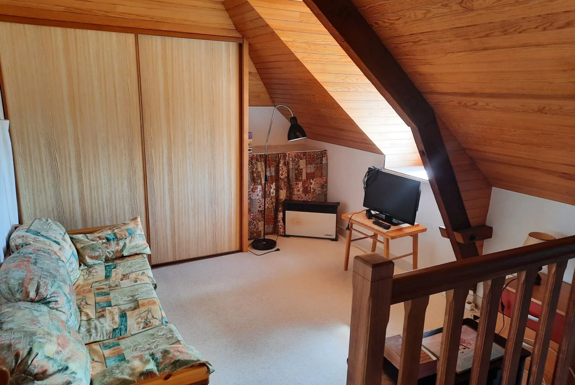 Maison traditionnelle rénovée à Loyat de 173 m² avec garage et terrain clos 