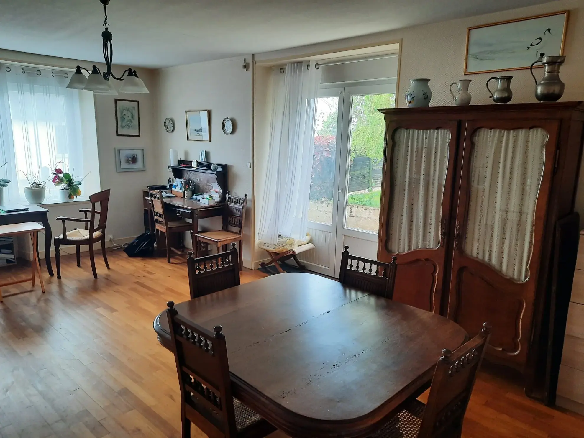 Maison traditionnelle rénovée à Loyat de 173 m² avec garage et terrain clos 