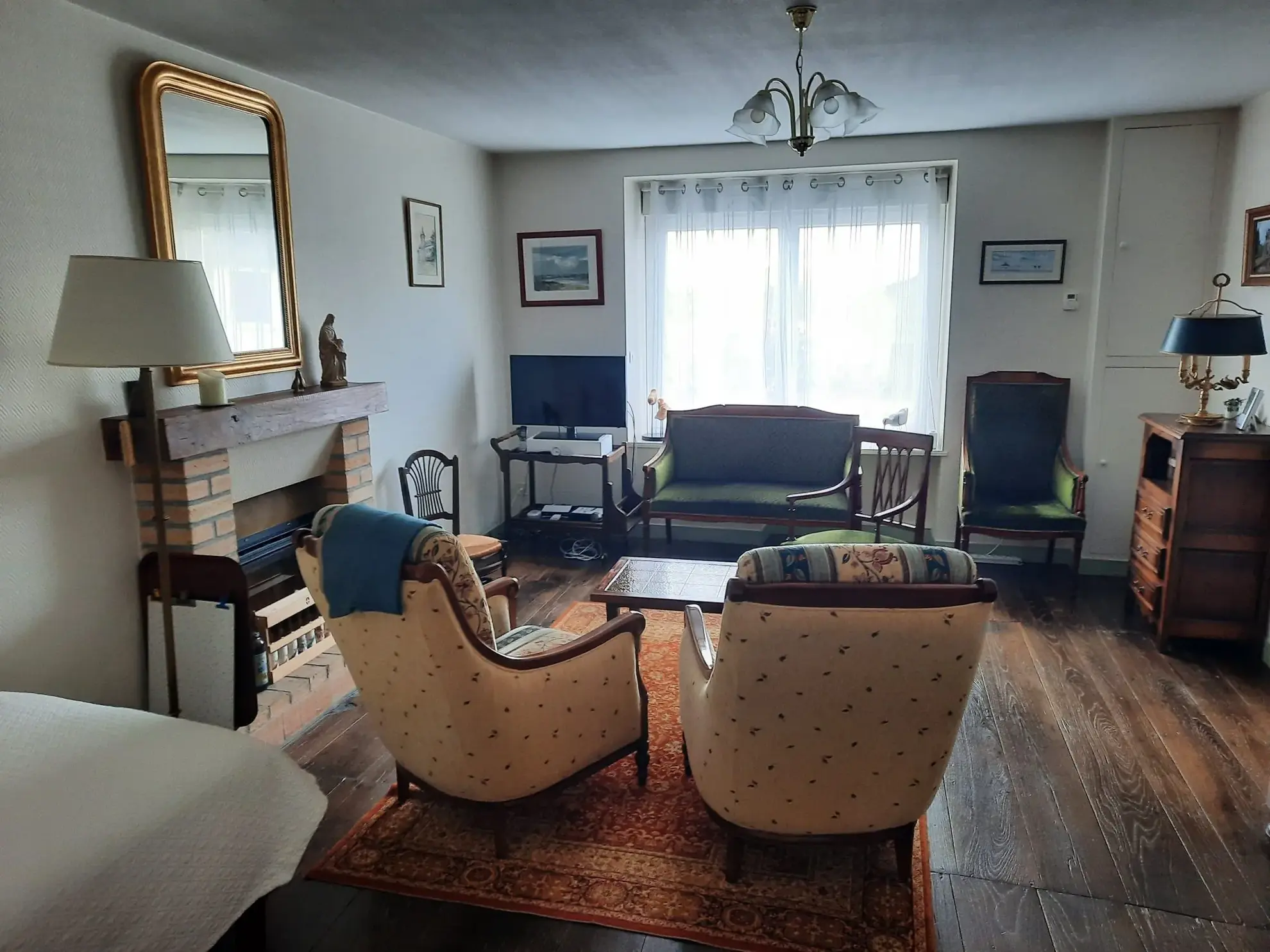 Maison traditionnelle rénovée à Loyat de 173 m² avec garage et terrain clos 