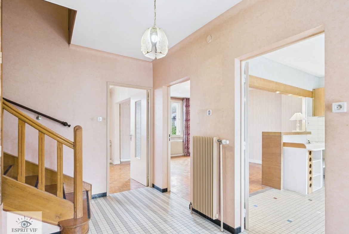 Charmante maison à Vic-sur-Seille avec 4 chambres et garage, à découvrir rapidement 