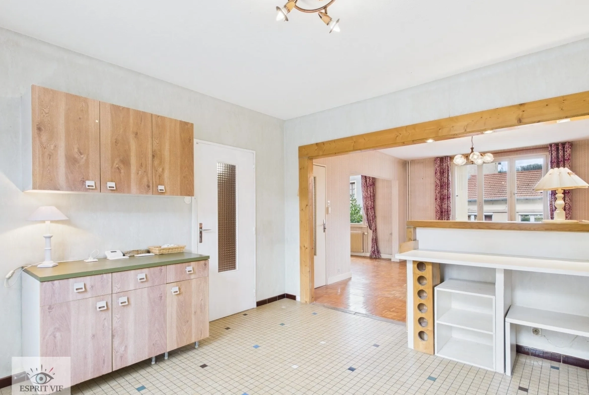 Charmante maison à Vic-sur-Seille avec 4 chambres et garage, à découvrir rapidement 