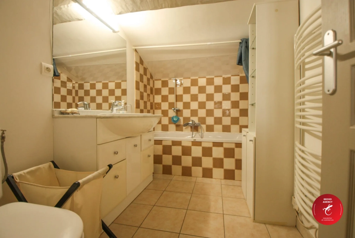 Appartement T2 à Montferrat avec climatisation et sans travaux près de Figanières et Draguignan 