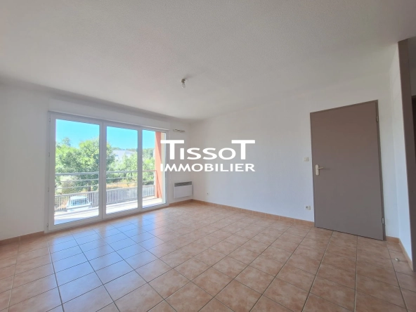 Appartement T2 de 47 m² avec balcon et parking à Nîmes, Résidence sécurisée