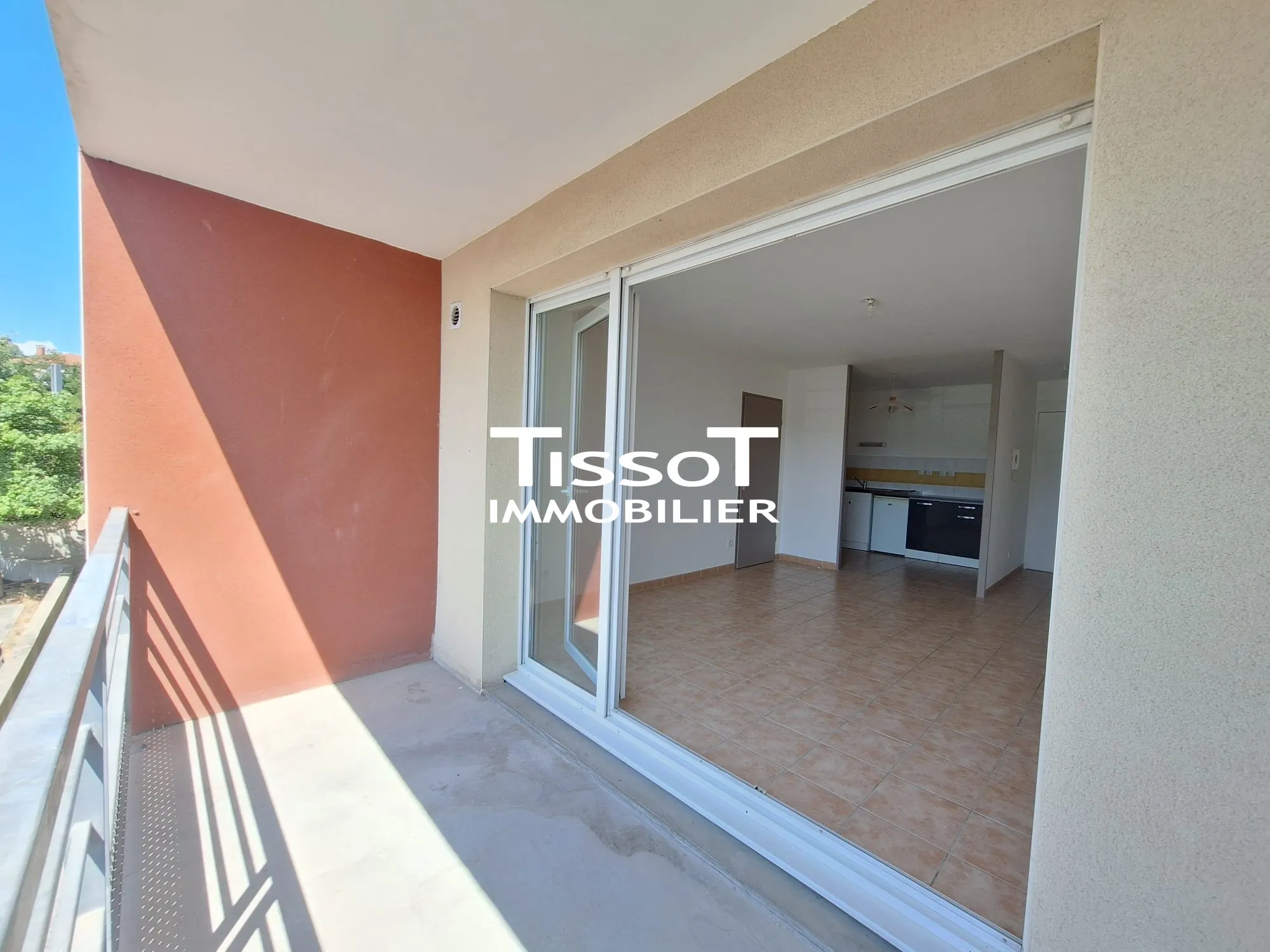 Appartement T2 de 47 m² avec balcon et parking à Nîmes, Résidence sécurisée 